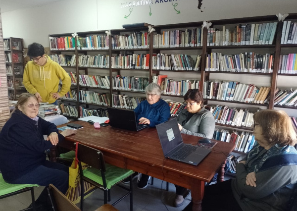 Del ABC digital a la mejora edilicia: estudiantes de la FIO en la Biblioteca Amoroso