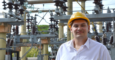 De un escenario de stand up a toda la red eléctrica de Olavarría