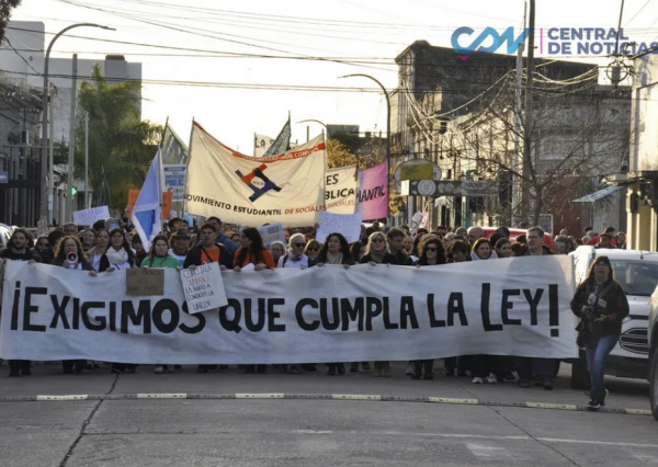 Masiva movilización en defensa de la Universidad Pública y la Ley de Financiamiento Universitario